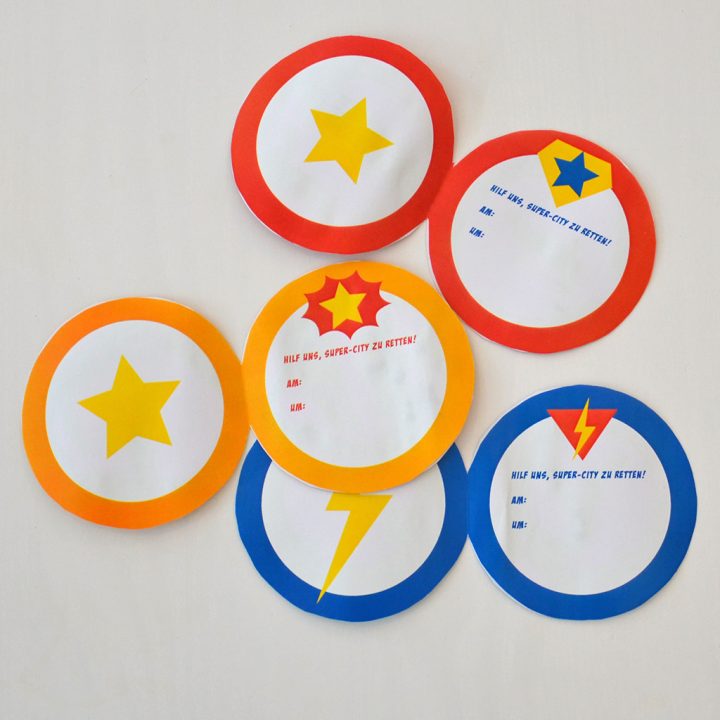 Superhelden-Einladung: Kostenlose Druckvorlage - AUSGEFUXT