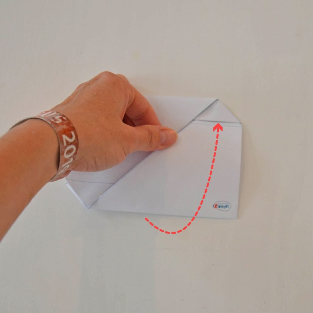 Einfache Briefumschläge basteln: Verschließen