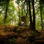 Kinder im Wald