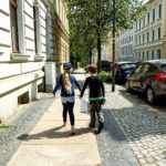 Die Kinder spielen ein Stadtabenteuer - Es geht los