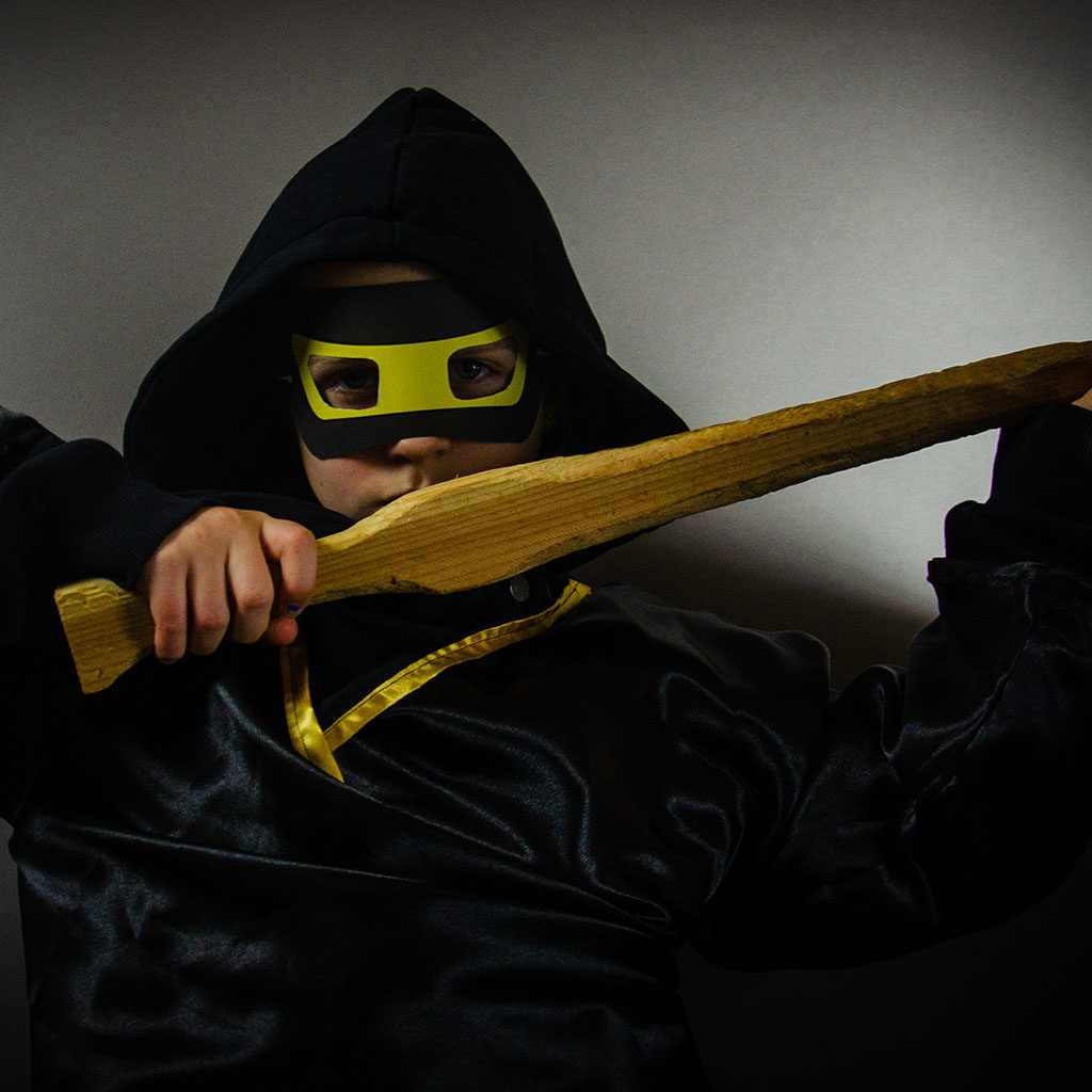 Die schwarze Ninja-Maske gebastelt