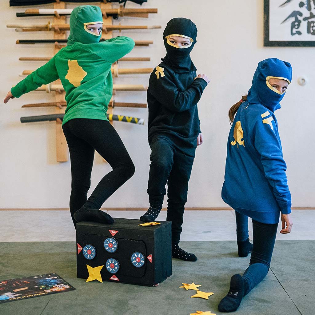 Pullover mit Ninja-Symbolen