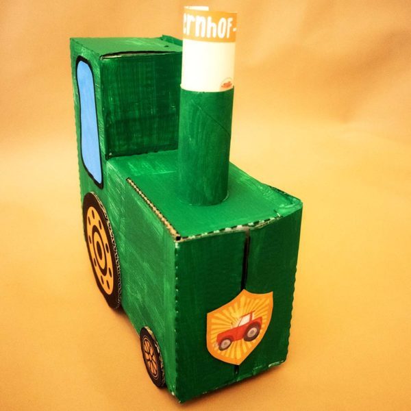 Traktor basteln - Anleitung für 2 Varianten - AUSGEFUXT