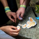 Die verfliXten Armbänder bei der Dino-Schatzsuche