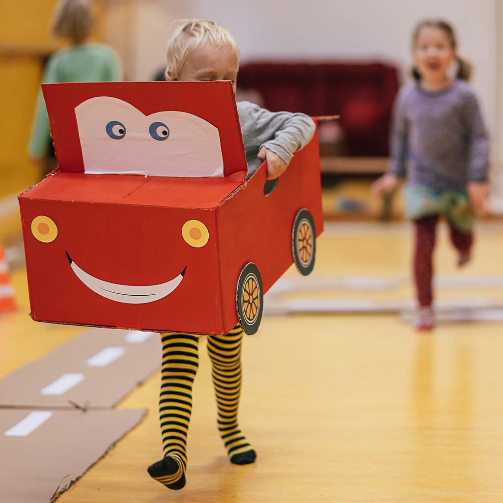 Das fertige Rennauto - einfach basteln & losdüsen