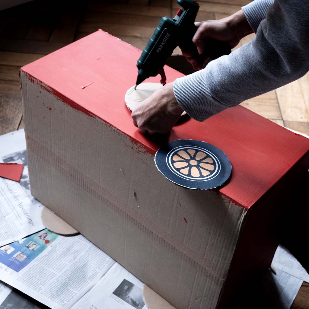 Die Räder befestigen