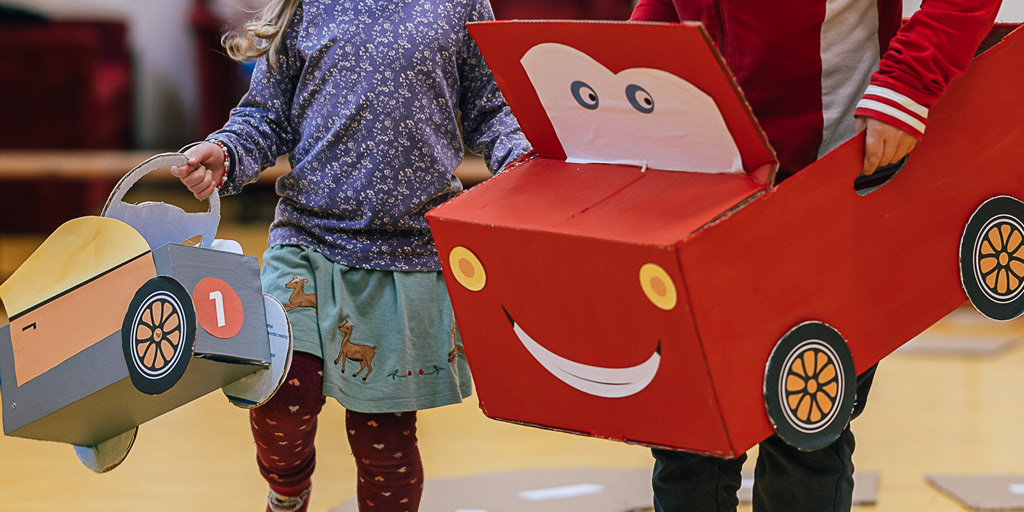 Kindergeburtstag mit Autorennen – Ideen, Spiele & Deko für kleine Rennfahrer*innen Kindergeburtstag mit Autorennen â Ideen, Spiele & Deko für kleine Rennfahrer*innen