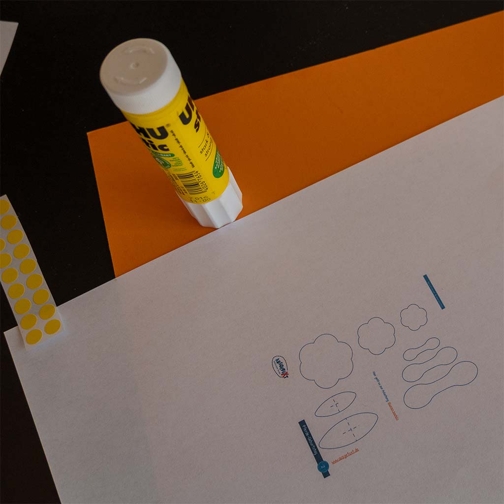 Blütenblätter zuschneiden Blütenblätter zuschneiden