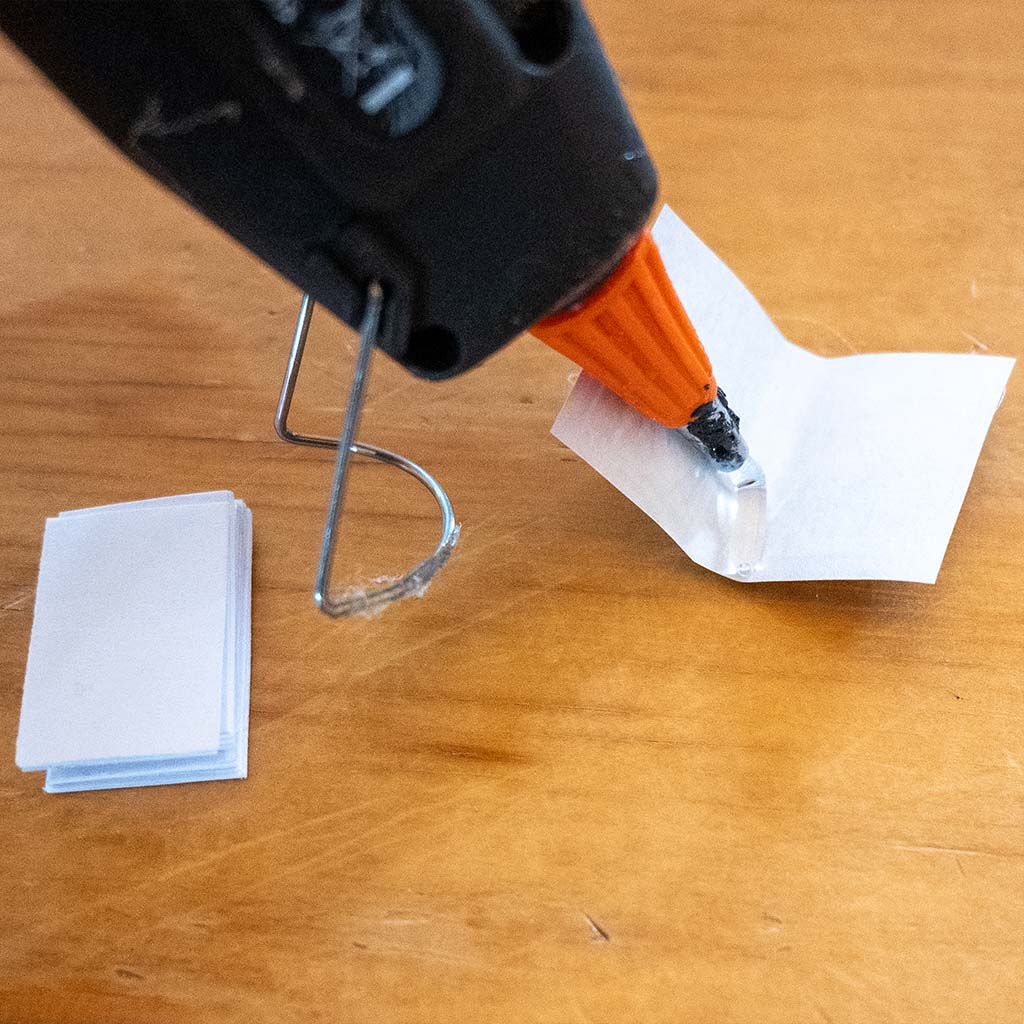 wichtelbuecher-basteln-6 Die Seiten an den Buchrücken kleben